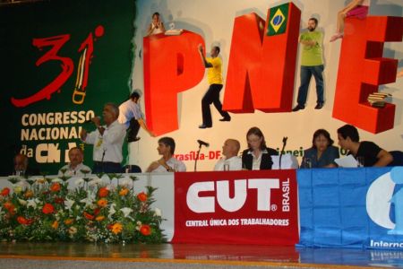 Congresso da CNTE defende Piso Salarial Nacional, 10% do PIB para educação 